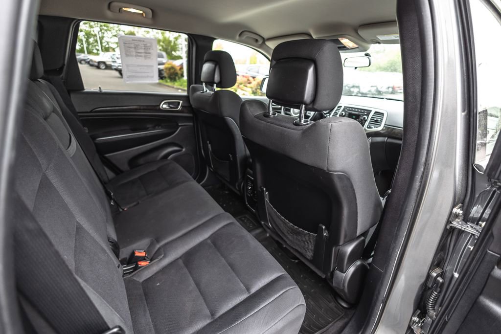 Used 2012 Jeep Grand Cherokee Laredo w/ Laredo E Group AWD/4WD image 30