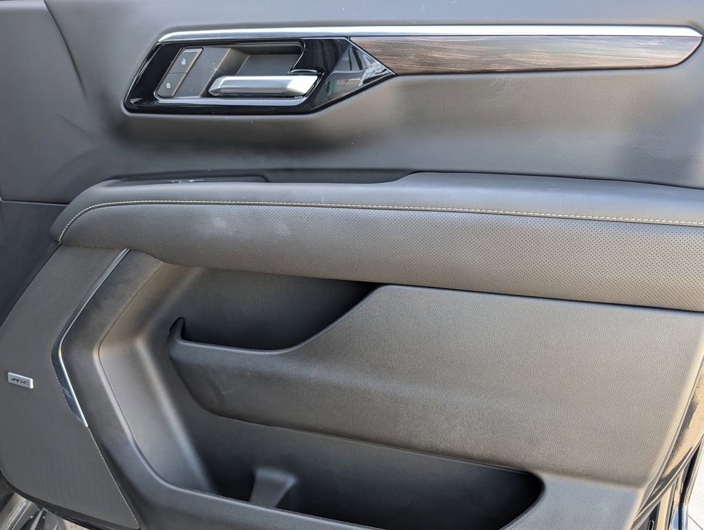 Used 2025 Chevrolet Tahoe Premier image 36