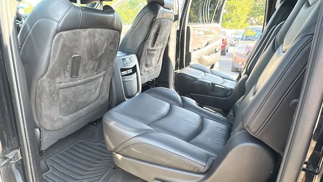 Used 2016 Cadillac Escalade ESV Platinum AWD/4WD image 30