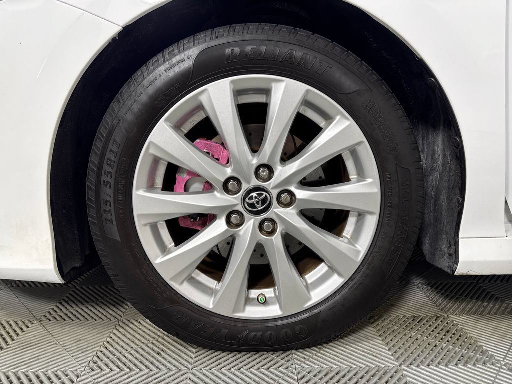Used 2019 Toyota Camry LE FWD image 18