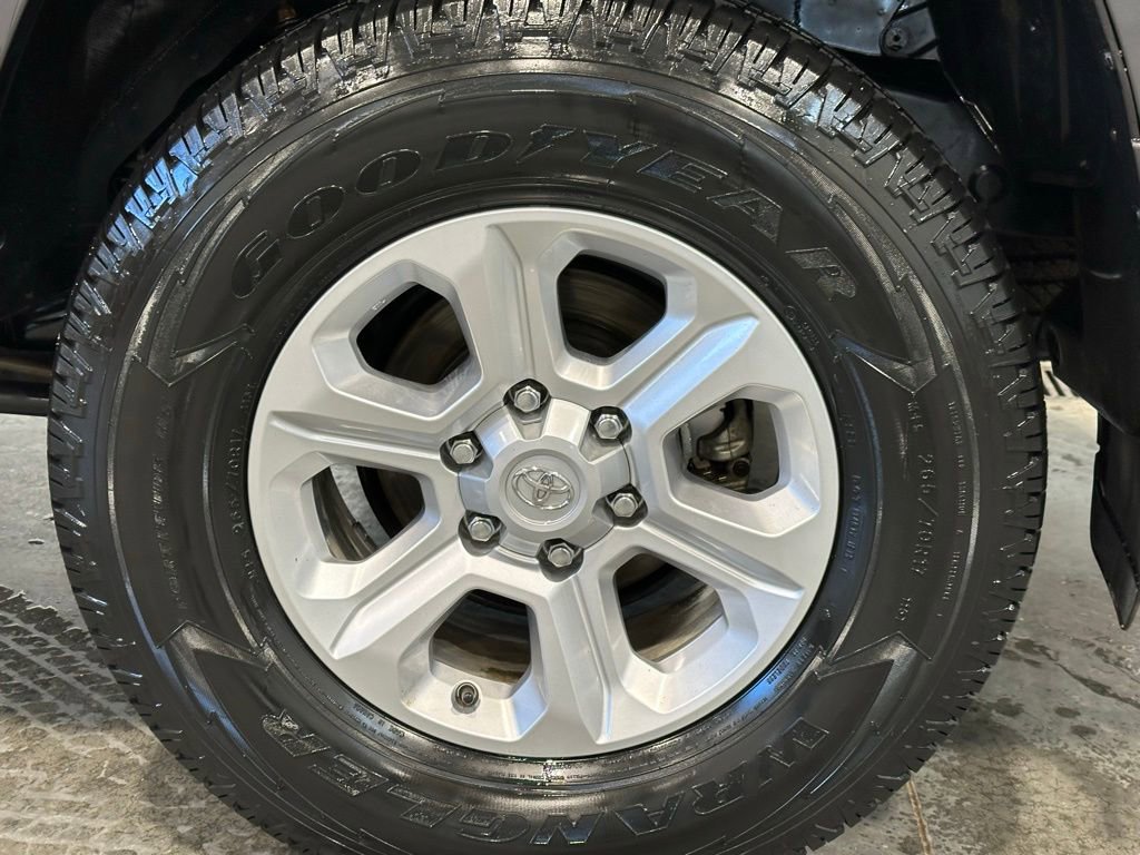 Used 2022 Toyota 4Runner SR5 Premium image 10