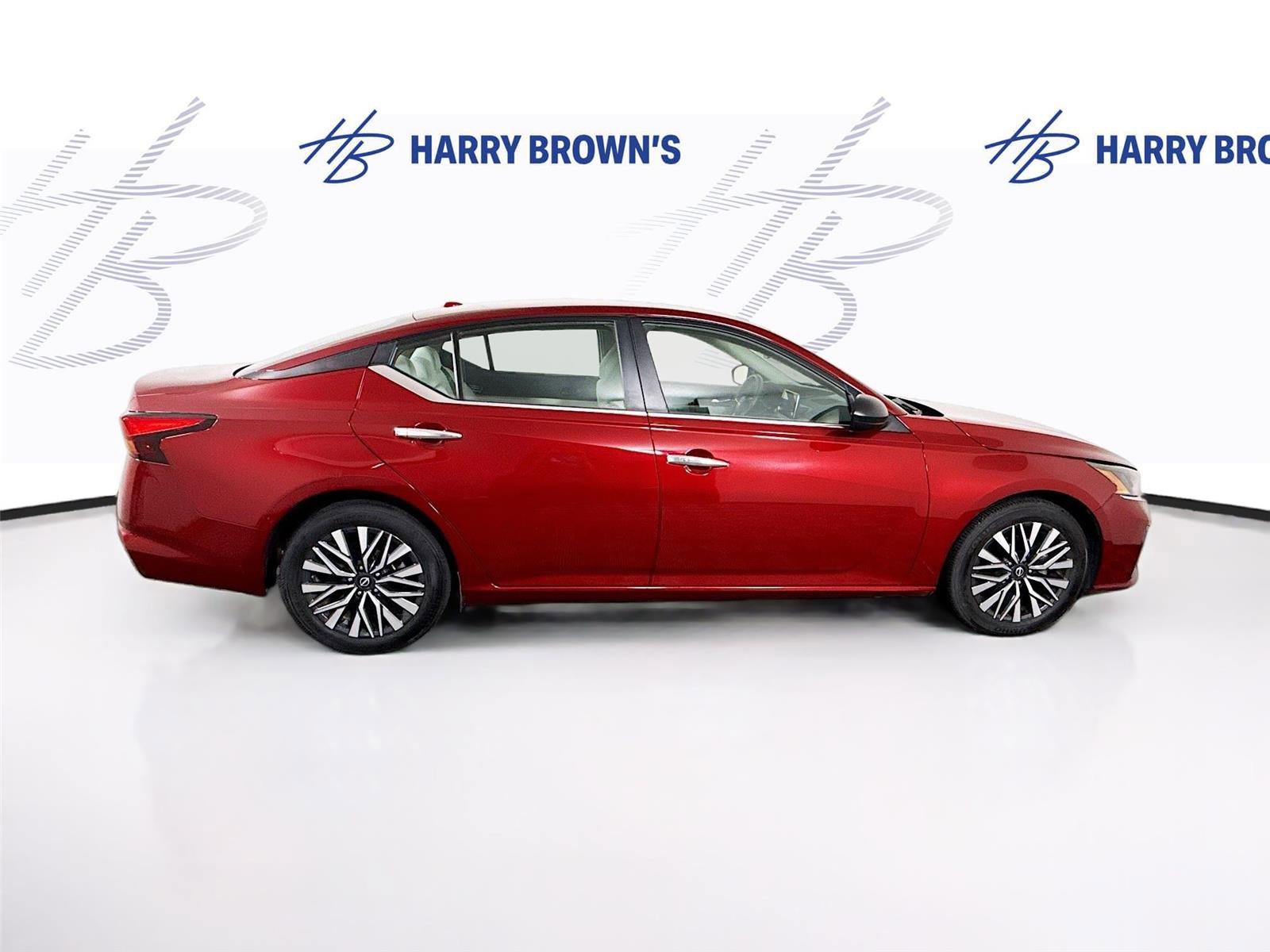 Used 2025 Nissan Altima 2.5 SV FWD image 29