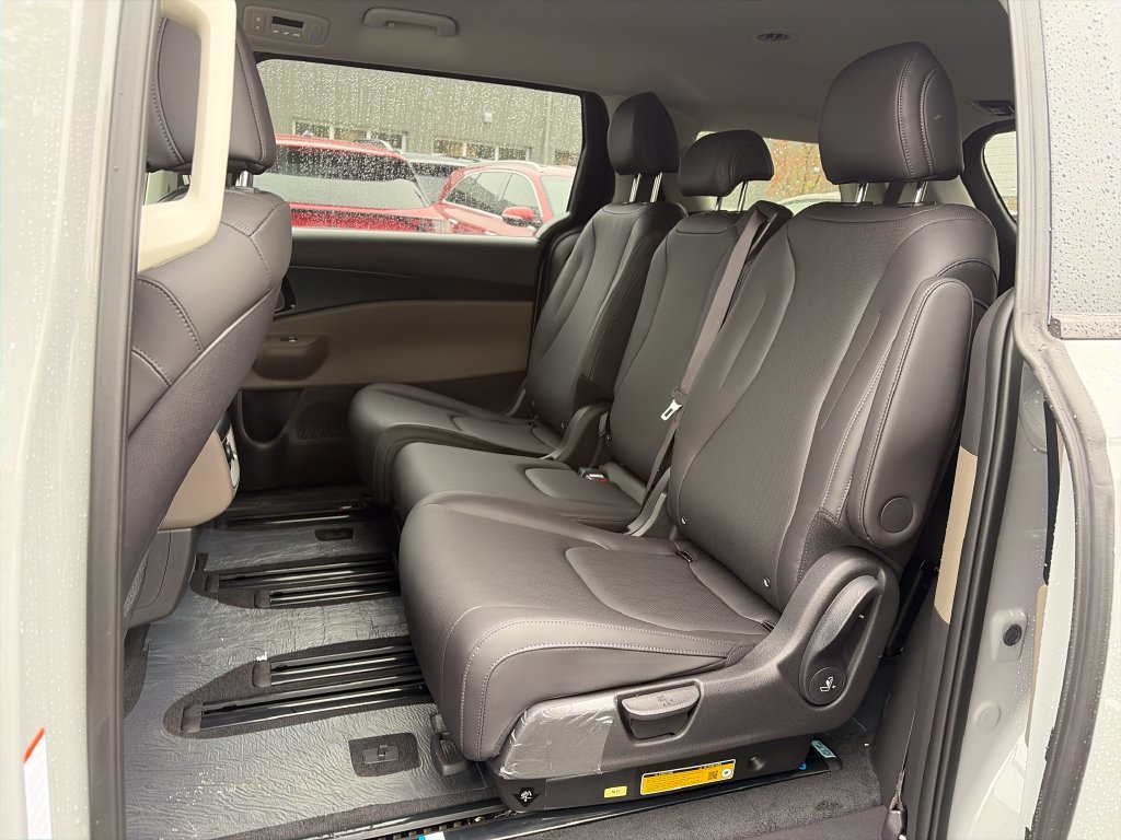 New 2027 Kia Carnival FWD image 23