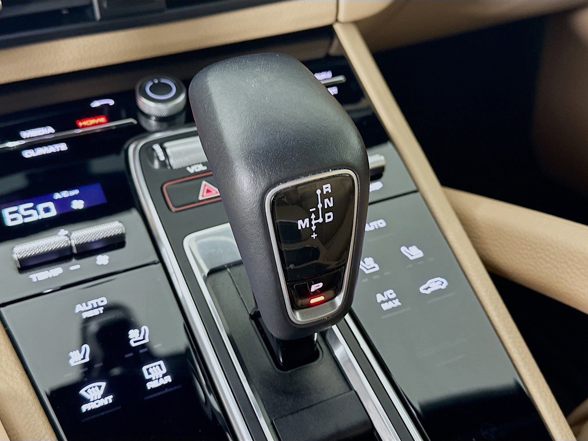 Used 2021 Porsche Cayenne Coupe image 25