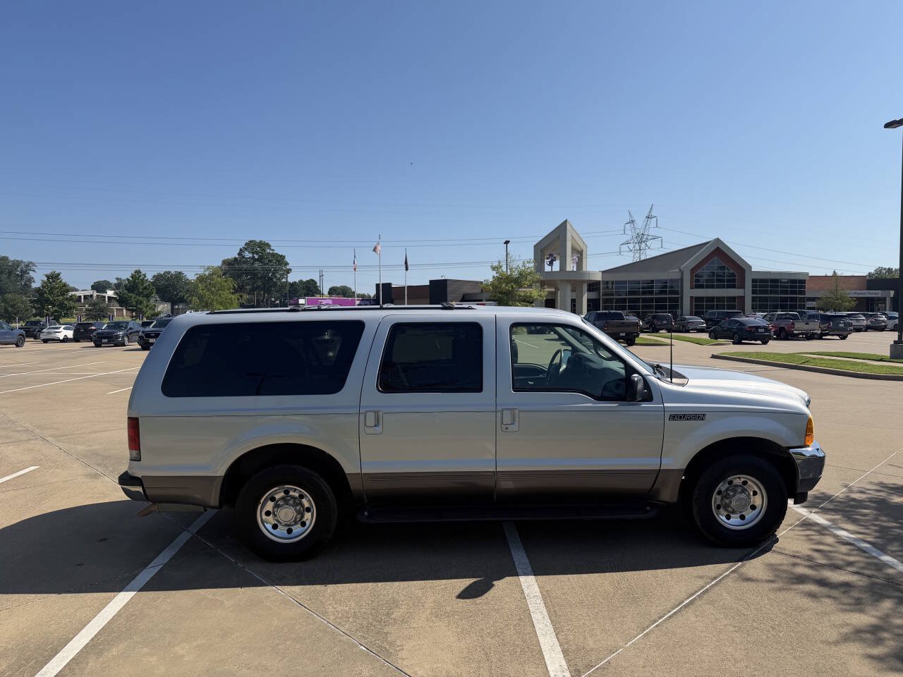 Used 2001 Ford Excursion XLT RWD image 2