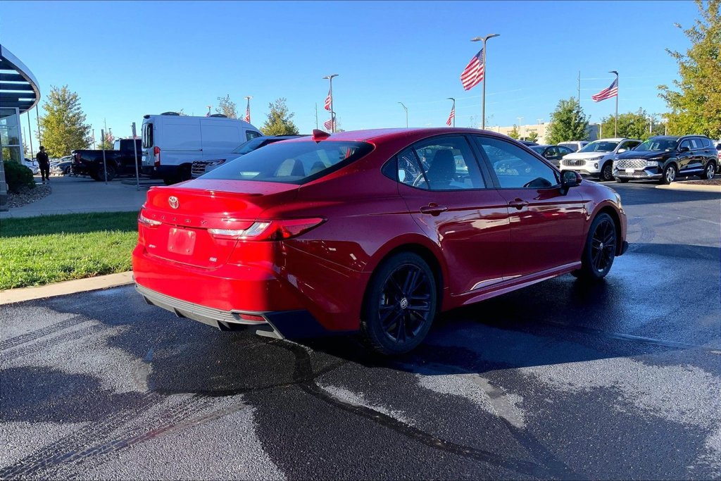 Used 2025 Toyota Camry SE FWD image 6