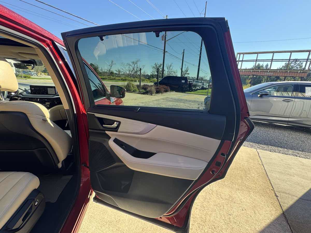 Used 2023 Acura MDX w/ Technology Package FWD image 28