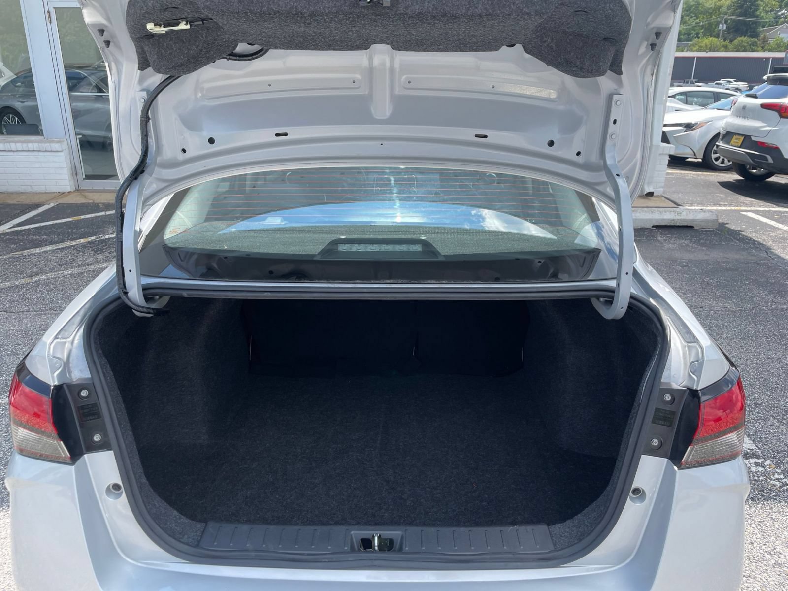 Used 2025 Nissan Versa SV FWD image 29