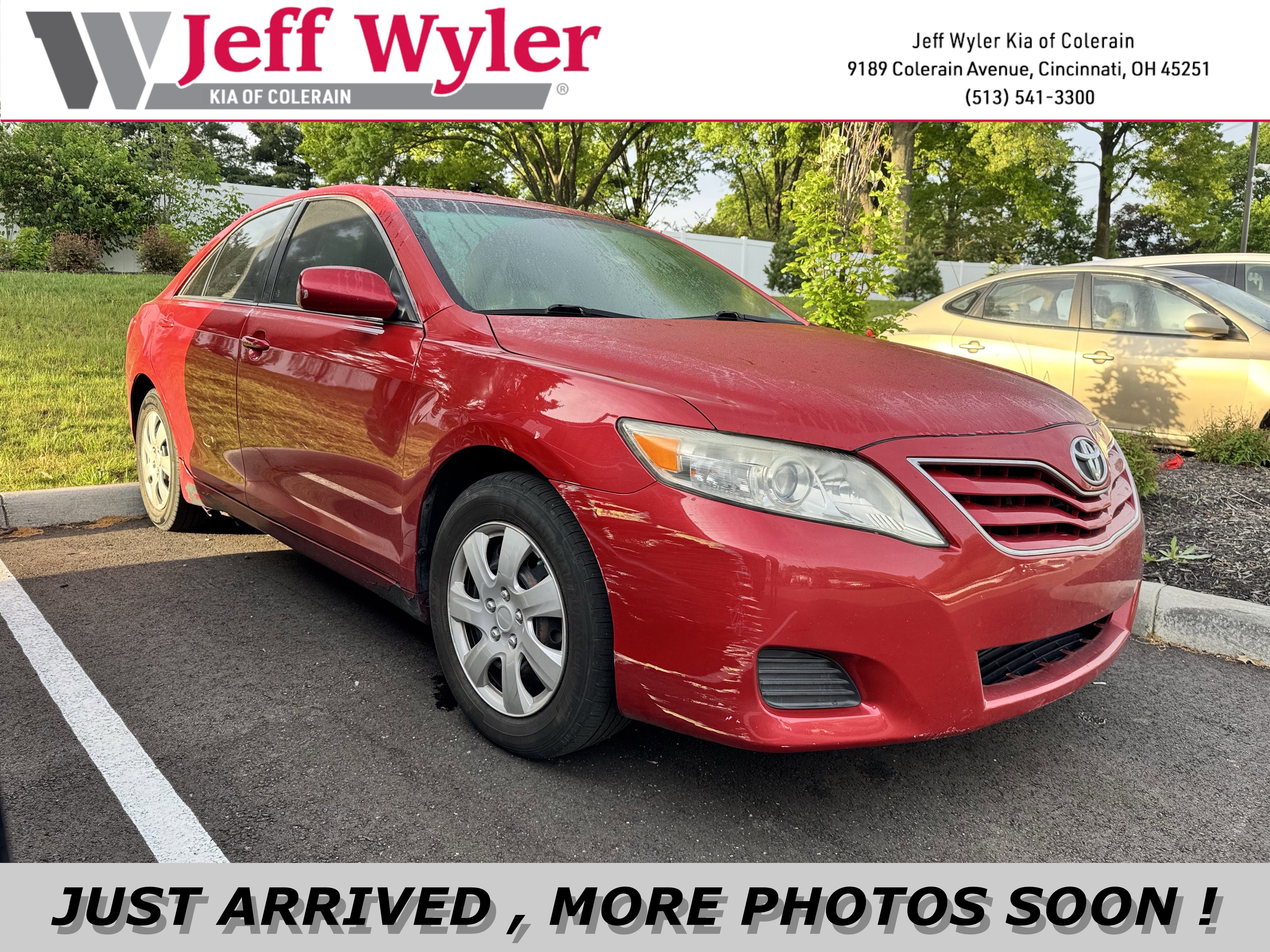 Used 2011 Toyota Camry LE FWD image 1