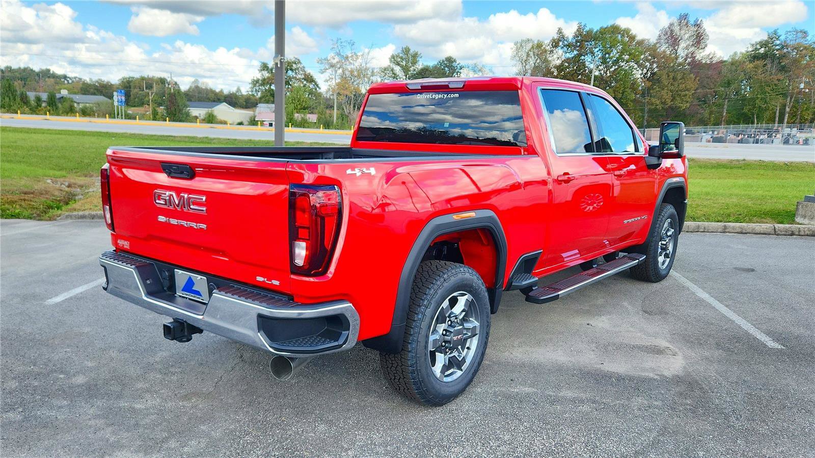 Used 2025 GMC Sierra 2500 SLE image 3