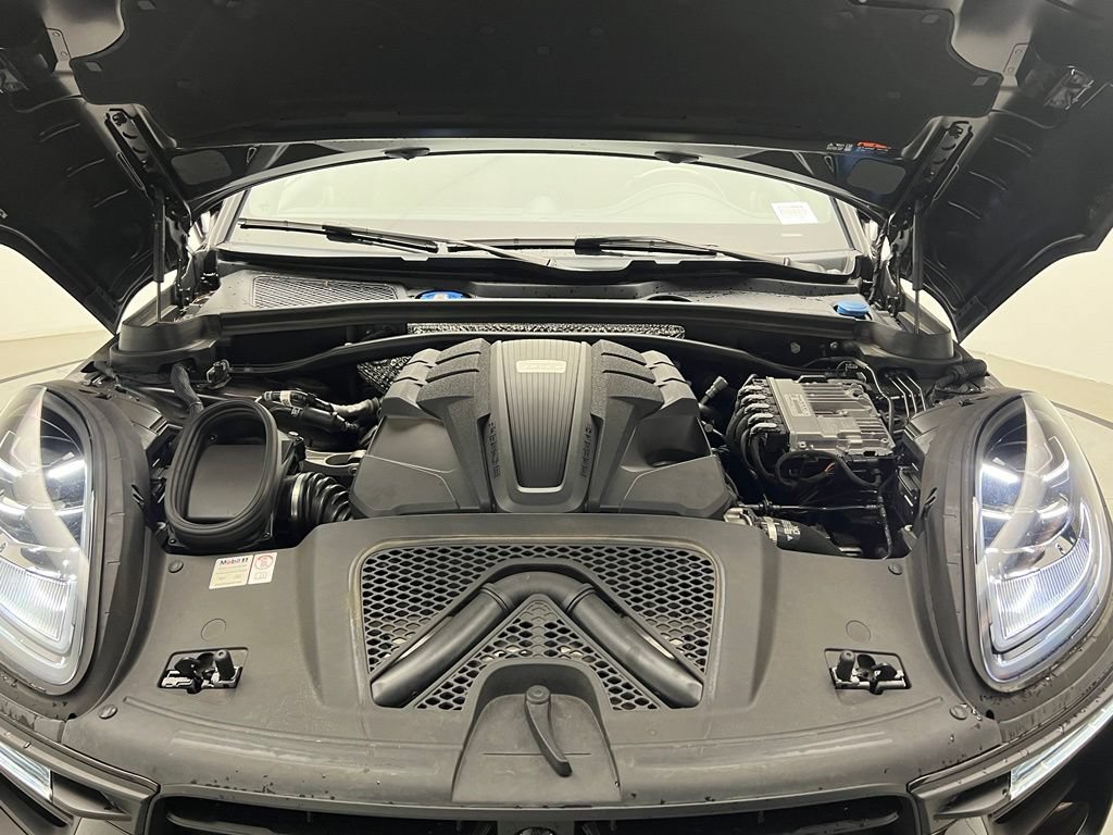 Certified 2024 Porsche Macan S AWD/4WD image 26