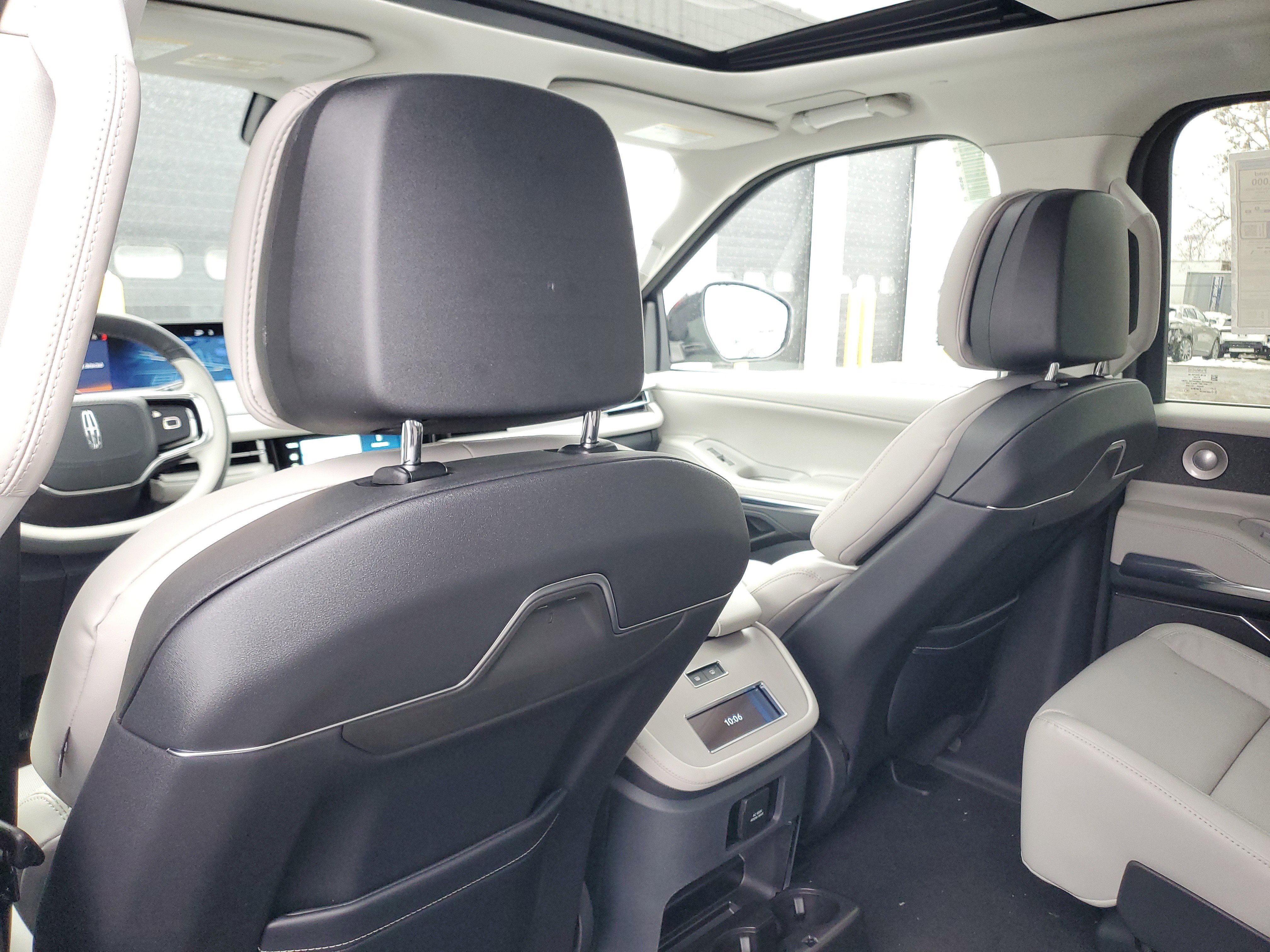 New 2025 Lincoln Navigator Reserve image 28