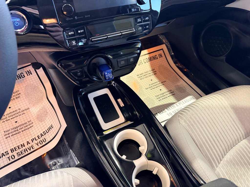 Used 2017 Toyota Prius Three w/ Advanced Technology Package image 12