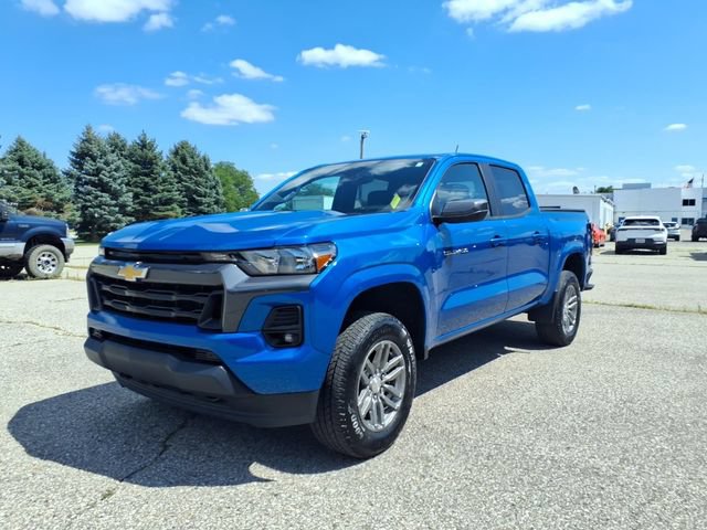Used 2024 Chevrolet Colorado LT w/ LT Convenience Package II AWD/4WD video 3