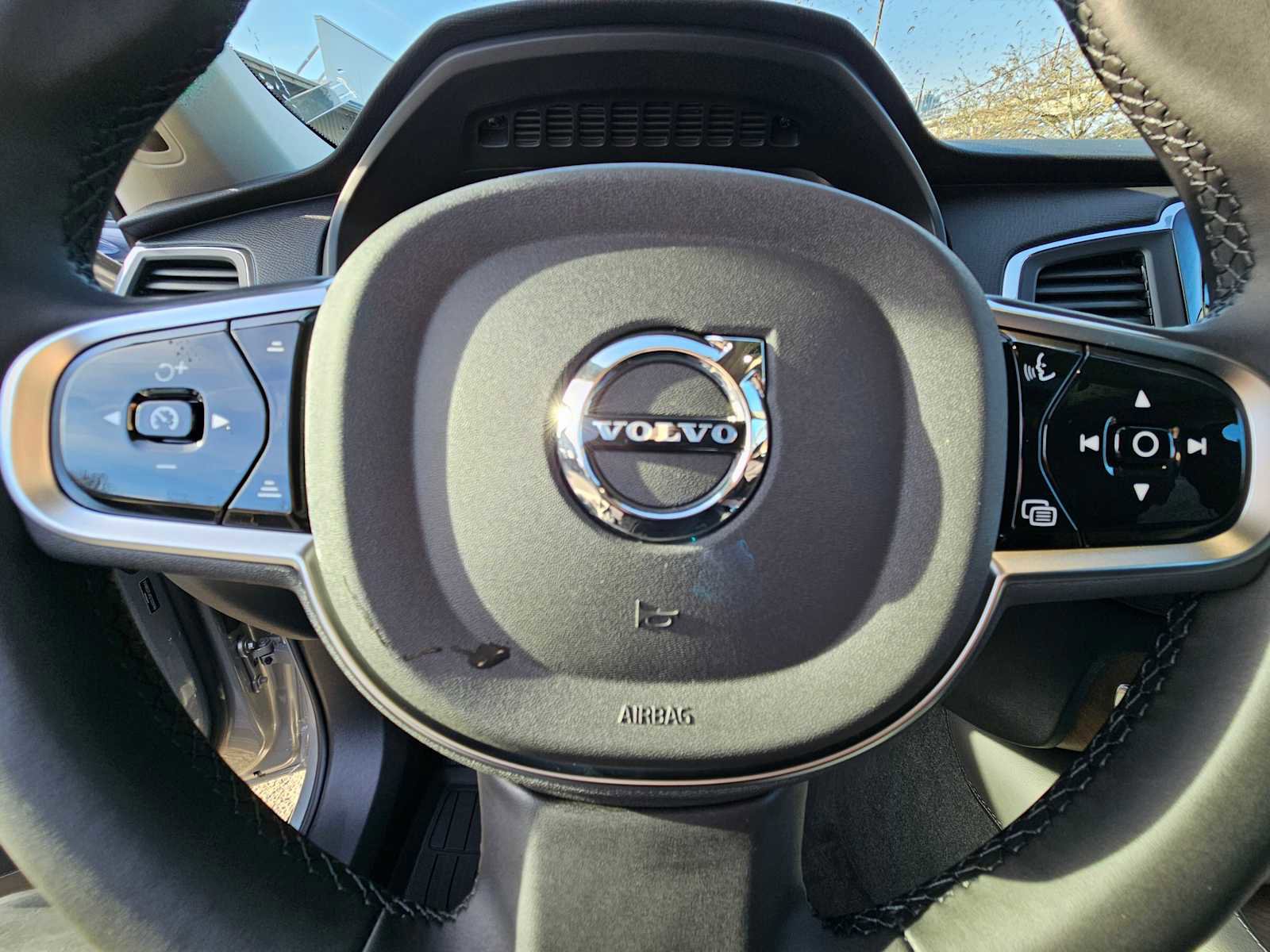 Used 2025 Volvo XC90 B6 Core w/ Protection Package Premier image 32