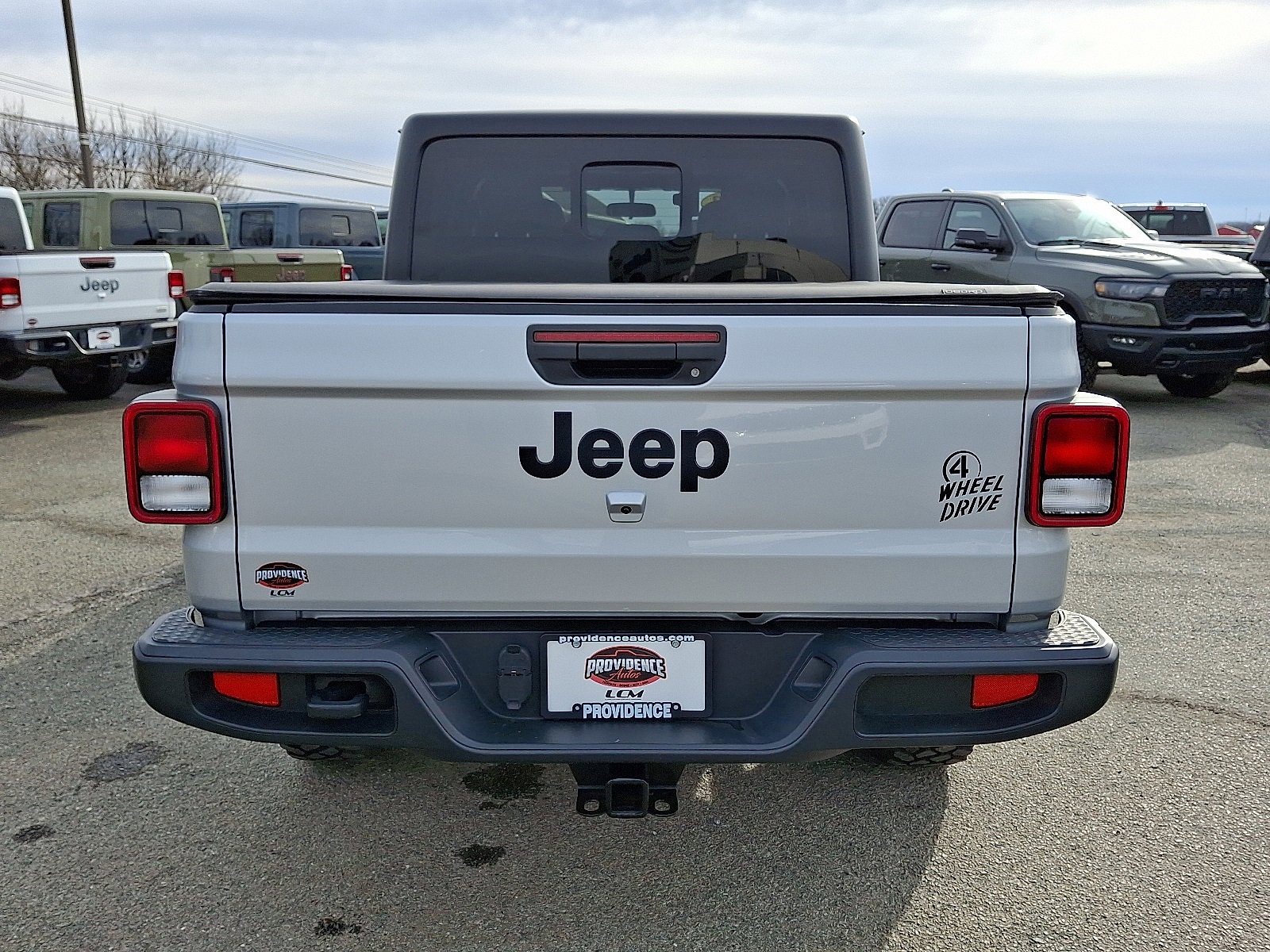 Used 2022 Jeep Gladiator Willys image 6