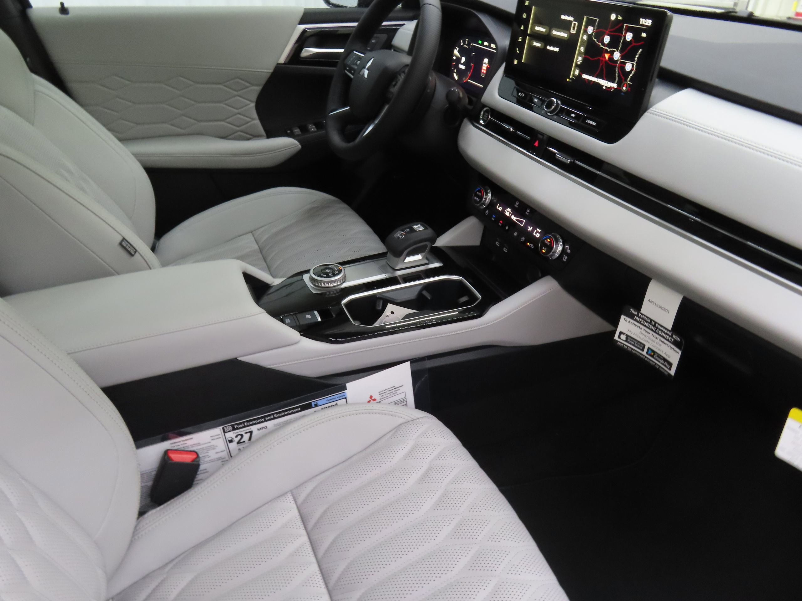 New 2025 Mitsubishi Outlander SEL image 24