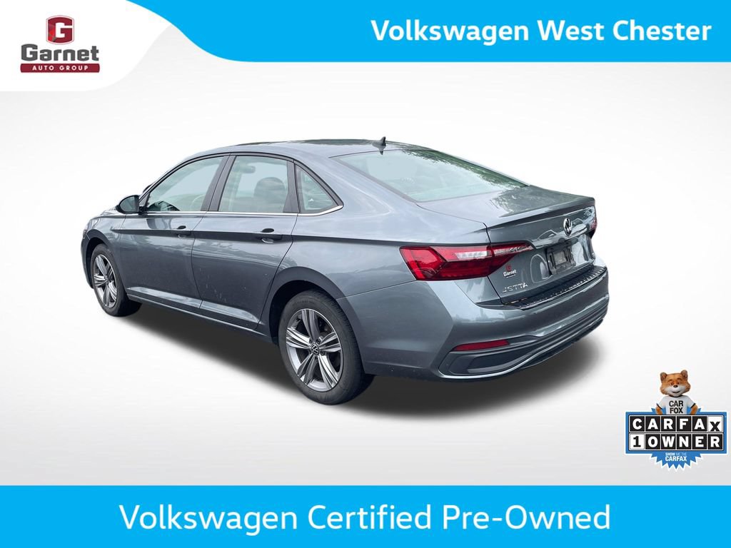 Certified 2024 Volkswagen Jetta SE w/ Panoramic Sunroof Package FWD image 3