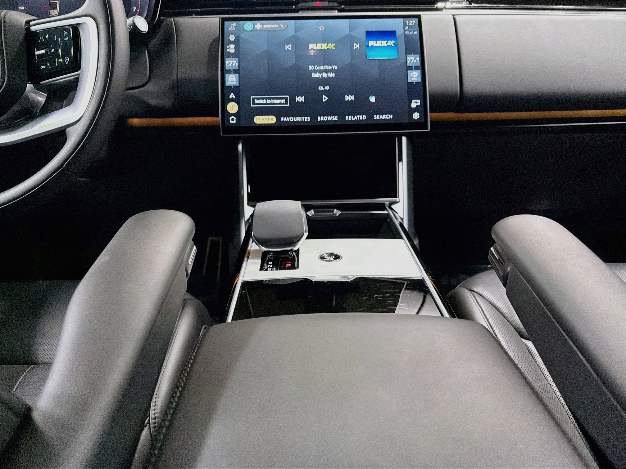Certified 2025 Land Rover Range Rover SE AWD/4WD image 20