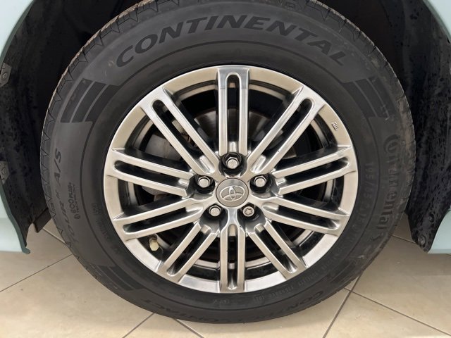 Used 2019 Toyota Prius image 17