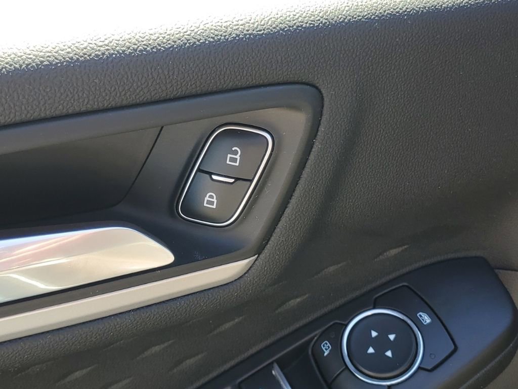 Used 2020 Ford Escape SE image 9