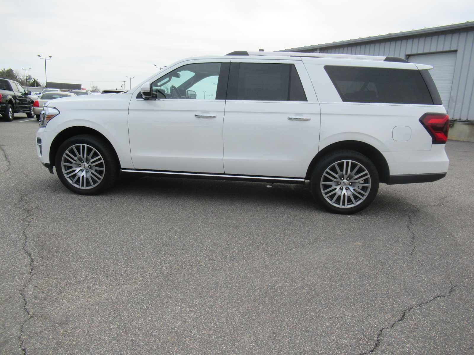Used 2022 Ford Expedition Max Limited image 8