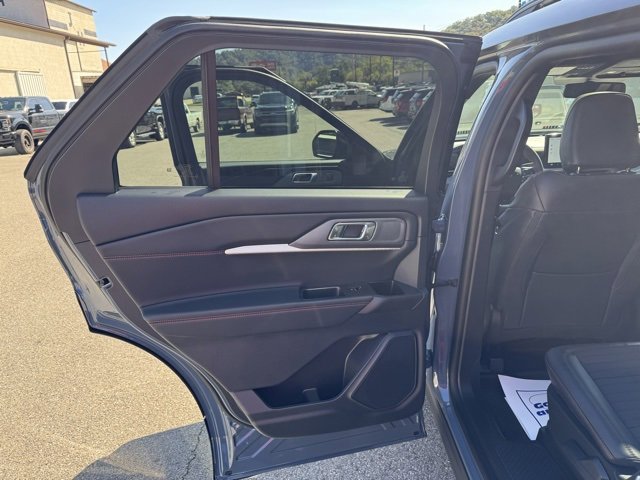 New 2026 Ford Explorer ST-Line w/ ST-Line Street Pack image 13