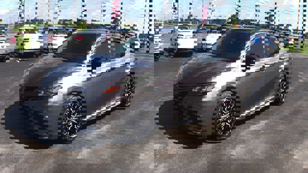 Used 2021 Toyota Camry SE image 4