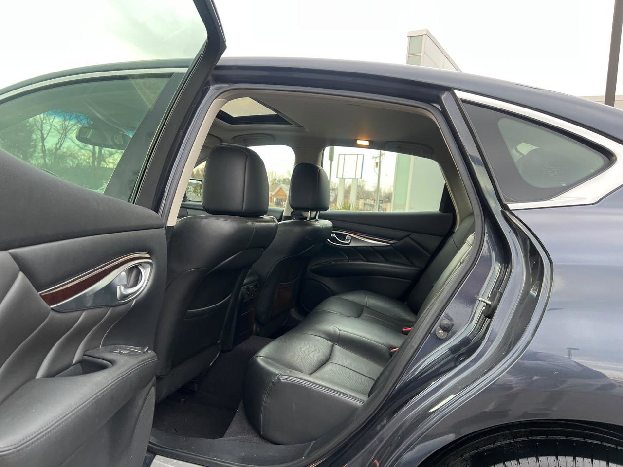 Used 2011 INFINITI M37 x w/ Premium Pkg AWD/4WD image 34