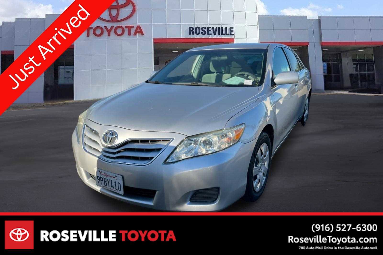 Used 2011 Toyota Camry LE image 1