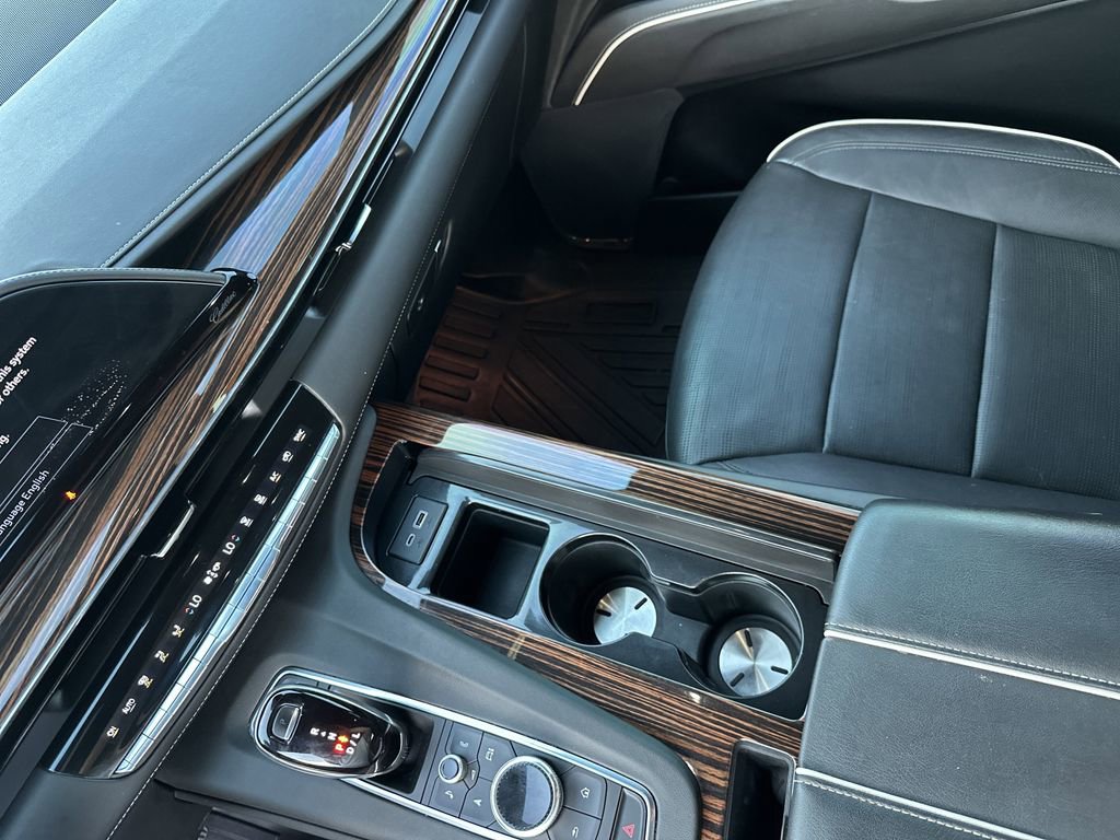 Used 2021 Cadillac Escalade Premium Luxury RWD image 22