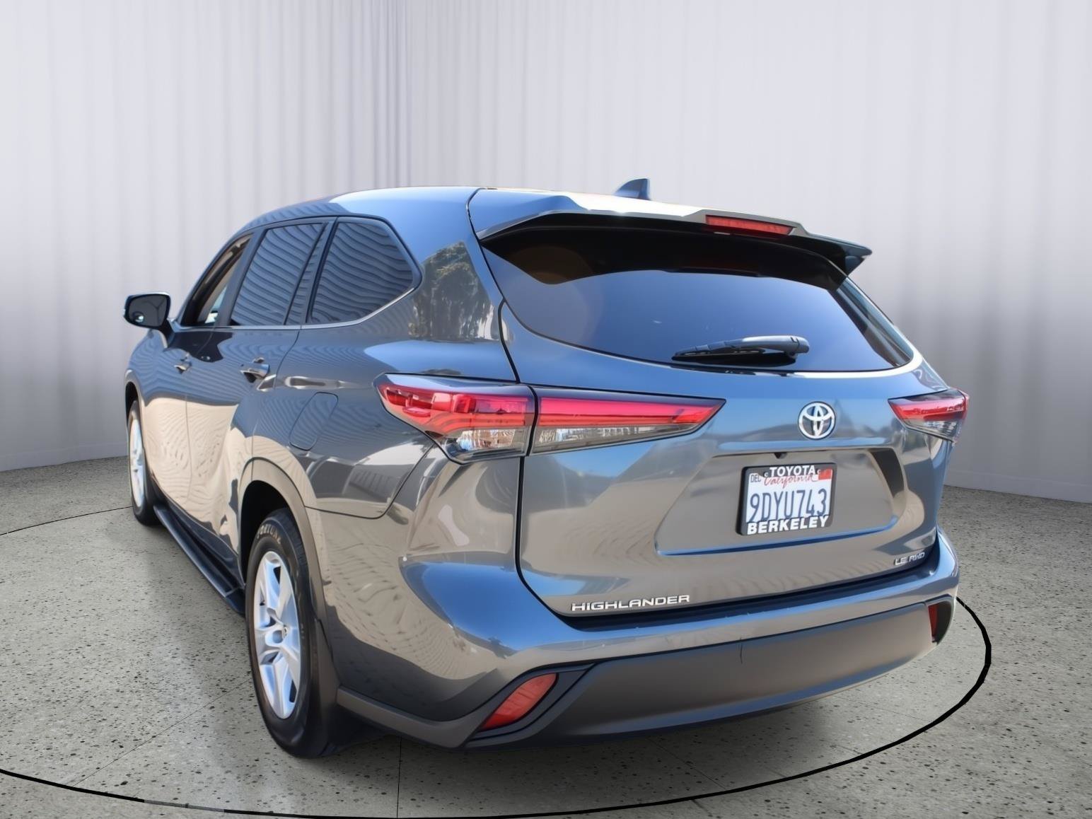 Used 2023 Toyota Highlander LE AWD/4WD image 6