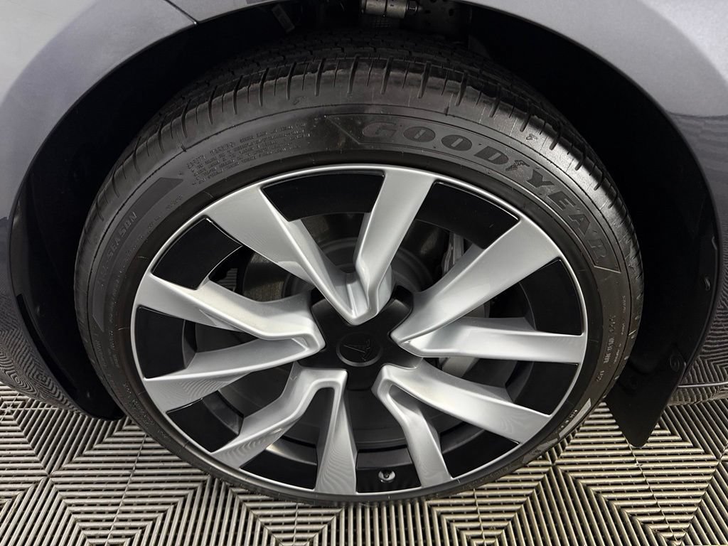Used 2025 Tesla Model 3 Long Range RWD image 10