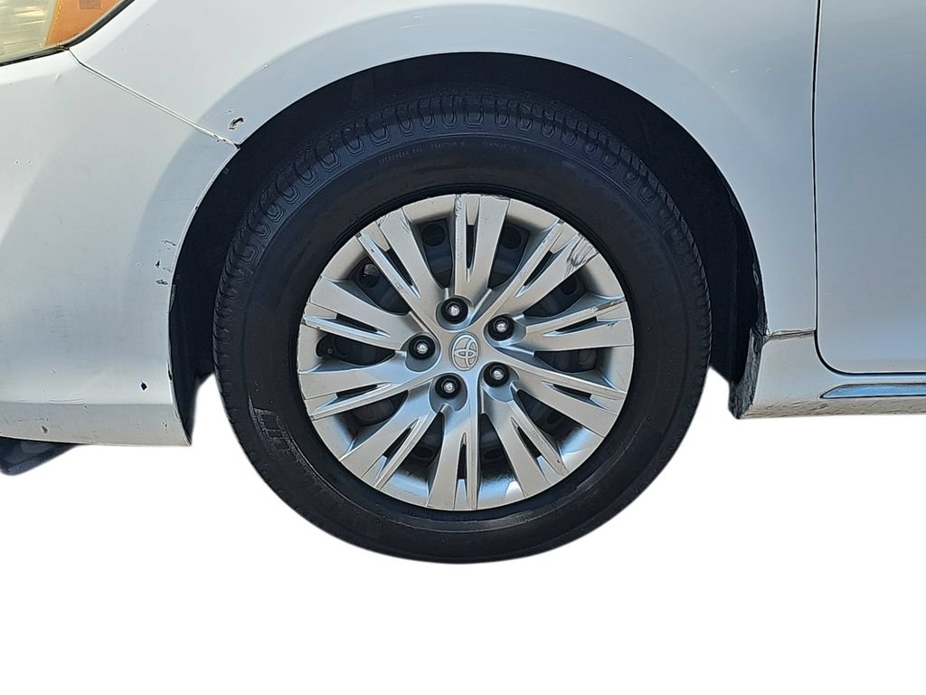 Used 2014 Toyota Camry LE FWD image 30
