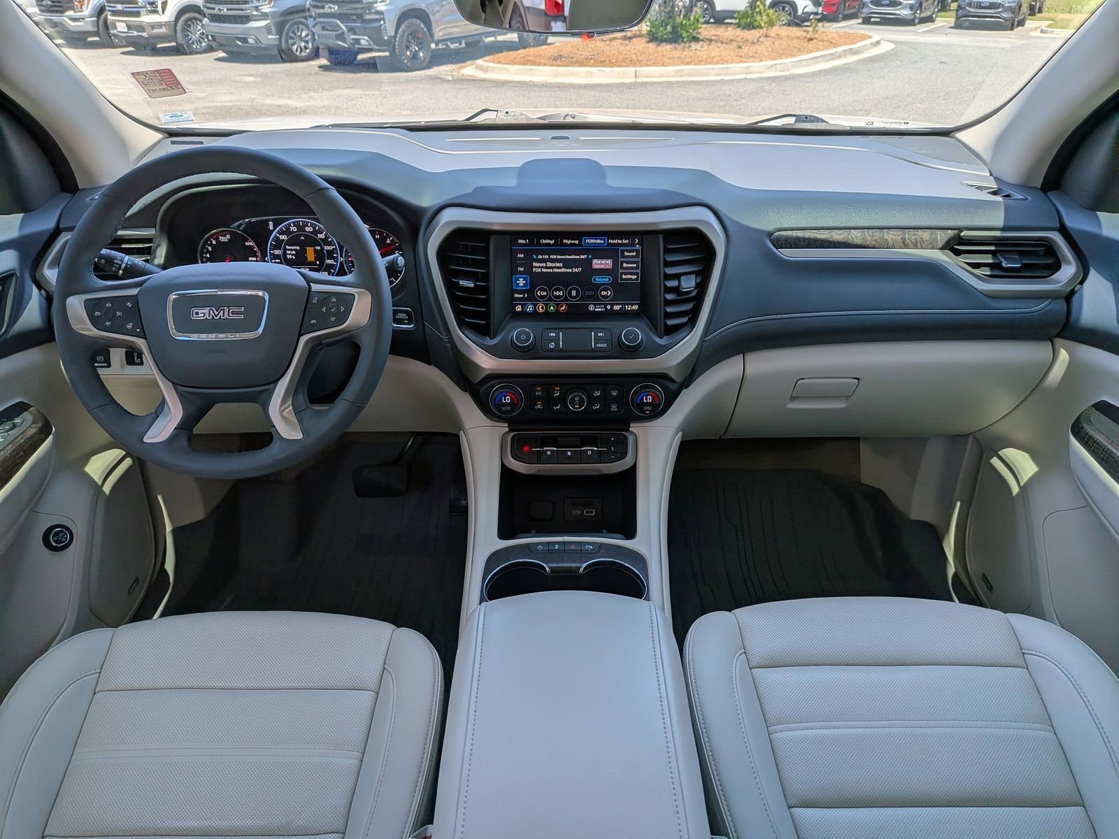 Used 2023 GMC Acadia Denali w/ Denali Ultimate Package AWD/4WD image 9