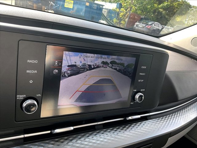 Used 2023 Kia Carnival LX FWD image 22