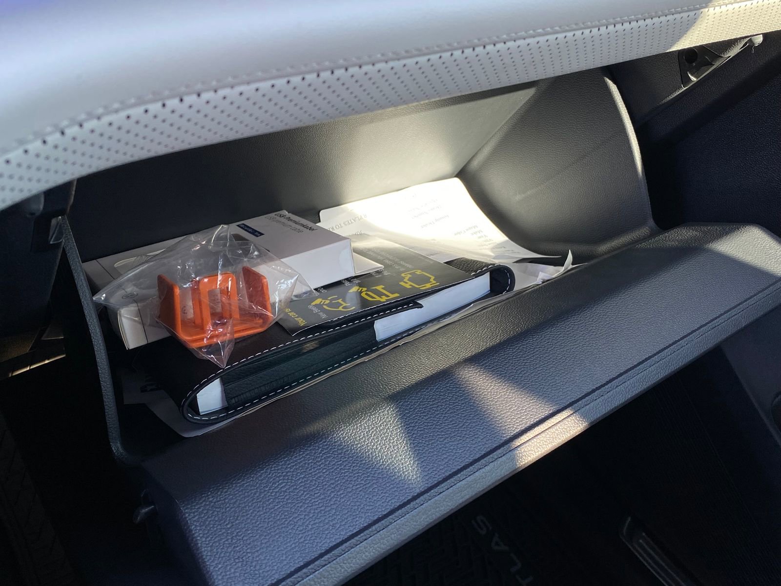 Used 2025 Volkswagen Atlas Cross Sport SEL Premium R-Line image 19