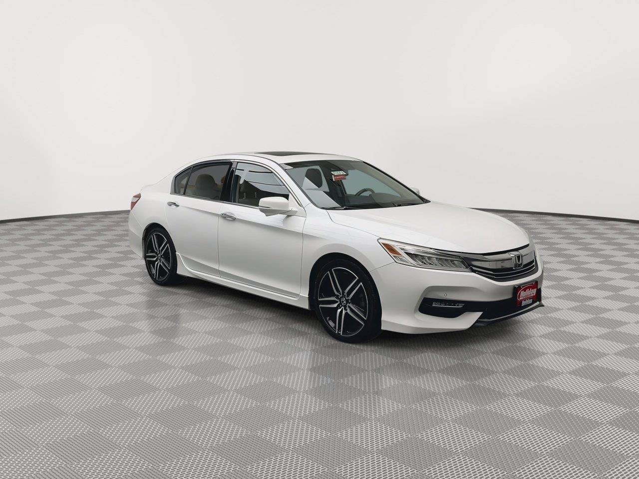 Used 2017 Honda Accord Touring image 32