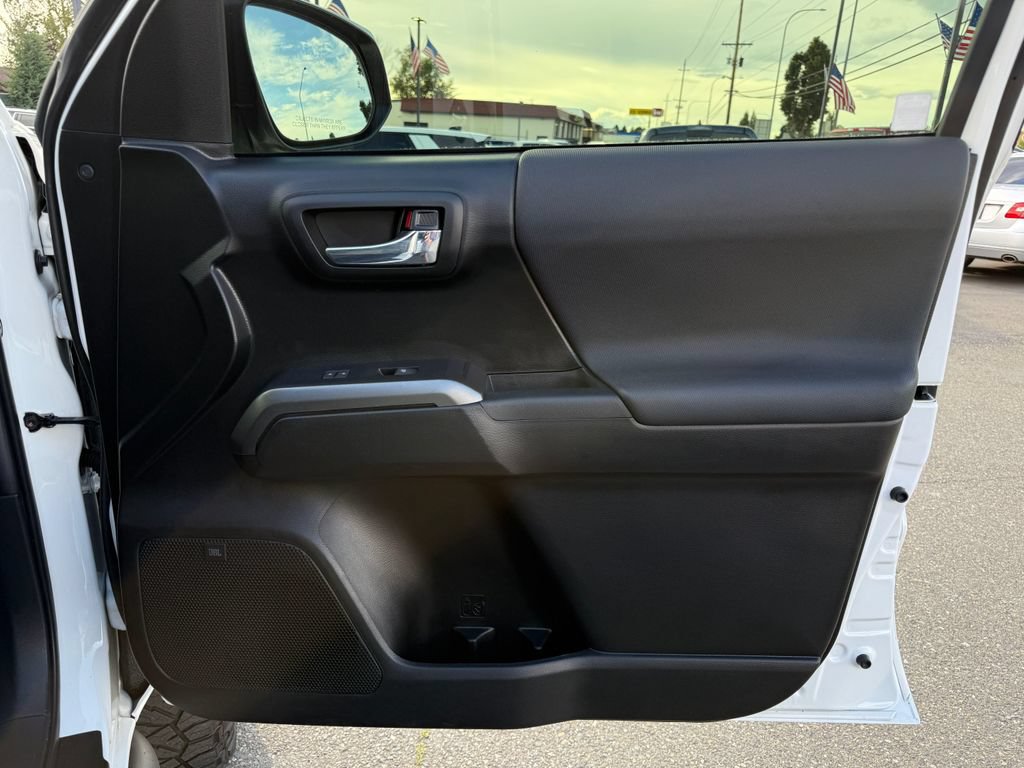 Used 2022 Toyota Tacoma TRD Off-Road w/ TRD Premium Off Road Package AWD/4WD image 38