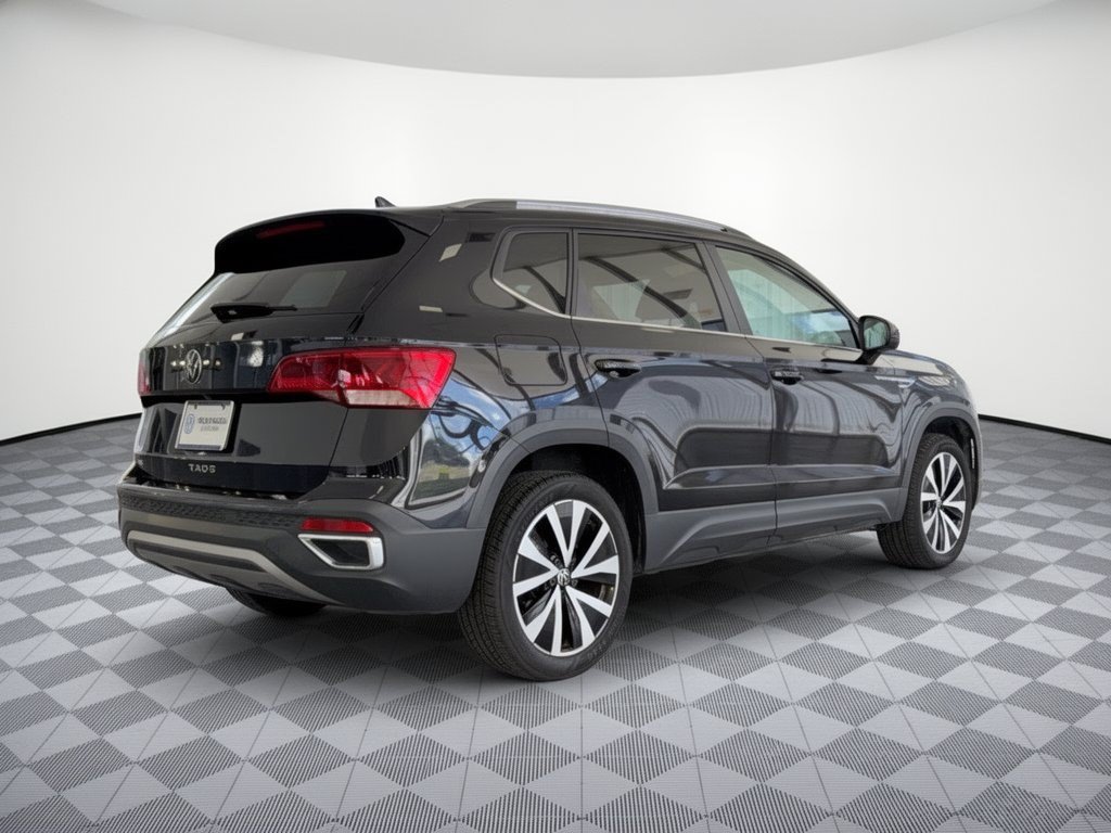 Used 2023 Volkswagen Taos SE w/ Panoramic Sunroof Package FWD image 9