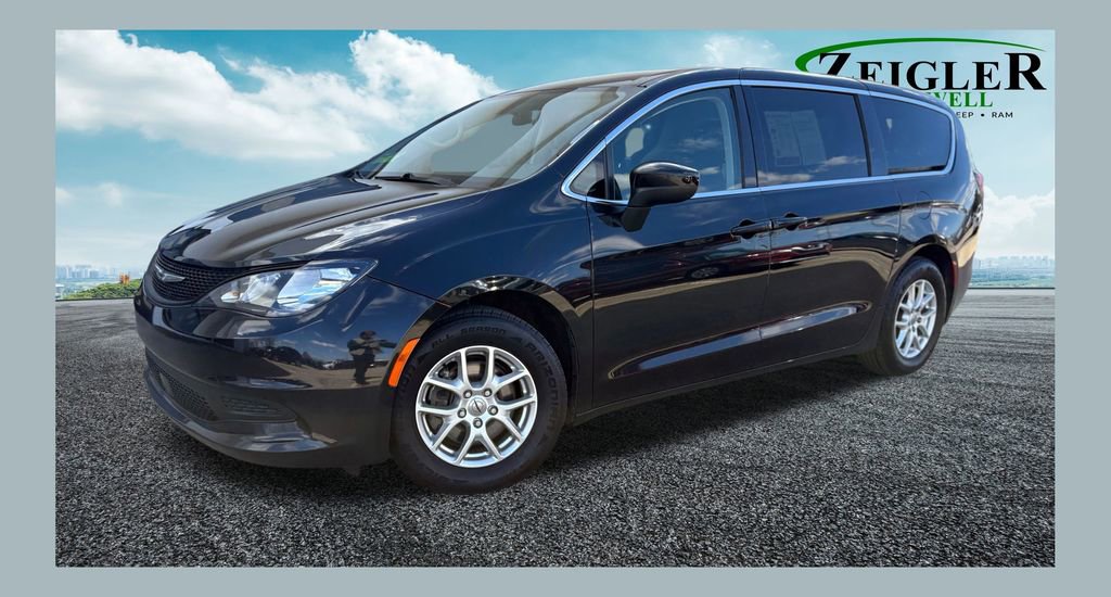 Used 2022 Chrysler Voyager LX image 1