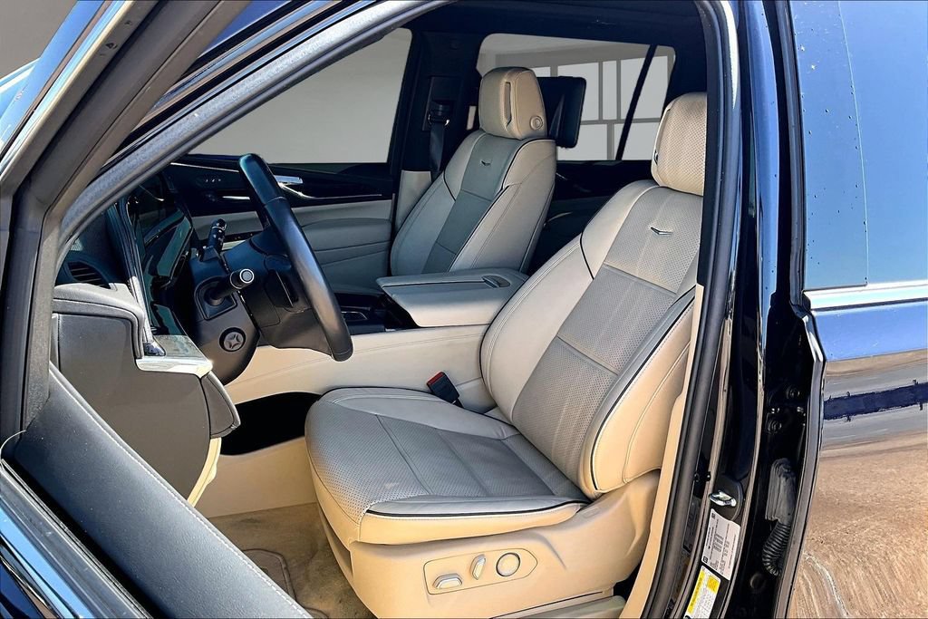 Used 2023 Cadillac Escalade ESV Premium Luxury AWD/4WD image 25