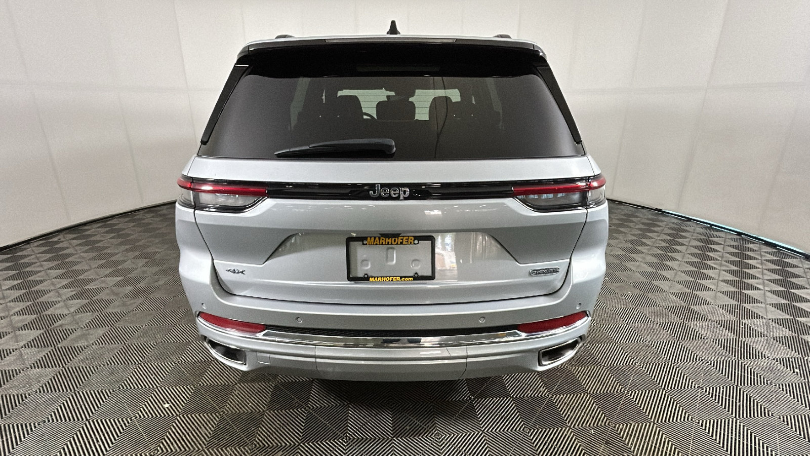 Used 2023 Jeep Grand Cherokee Overland AWD/4WD image 4