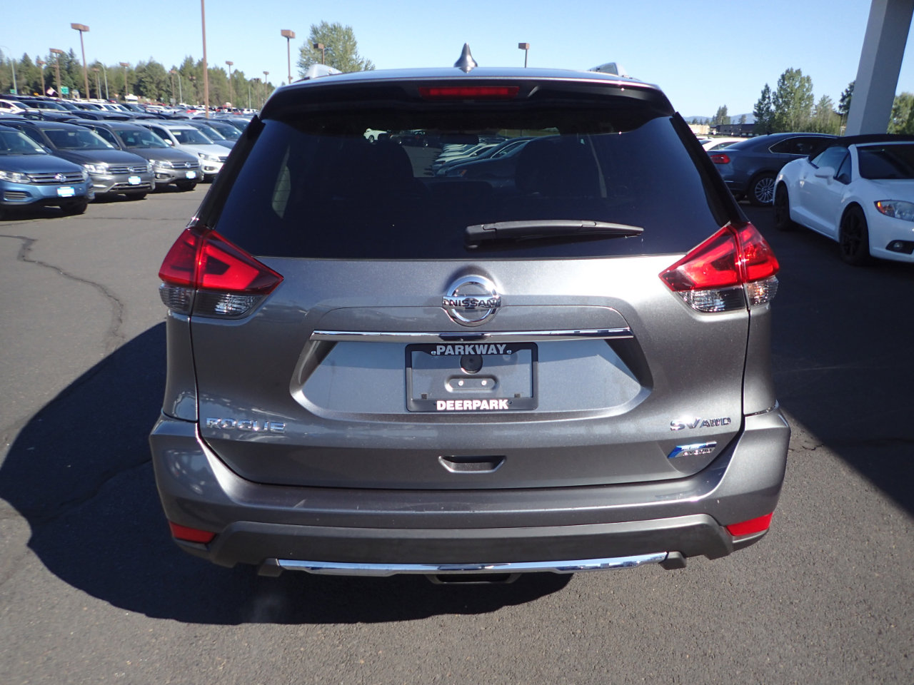 Used 2017 Nissan Rogue SV image 4