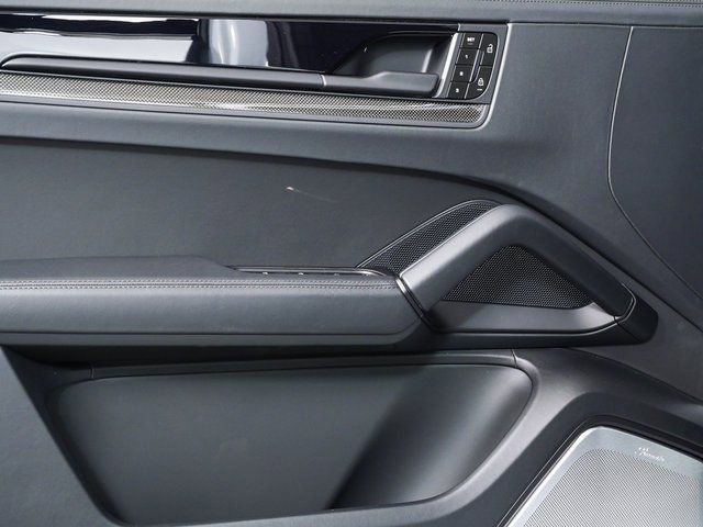 New 2026 Porsche Cayenne GTS image 6