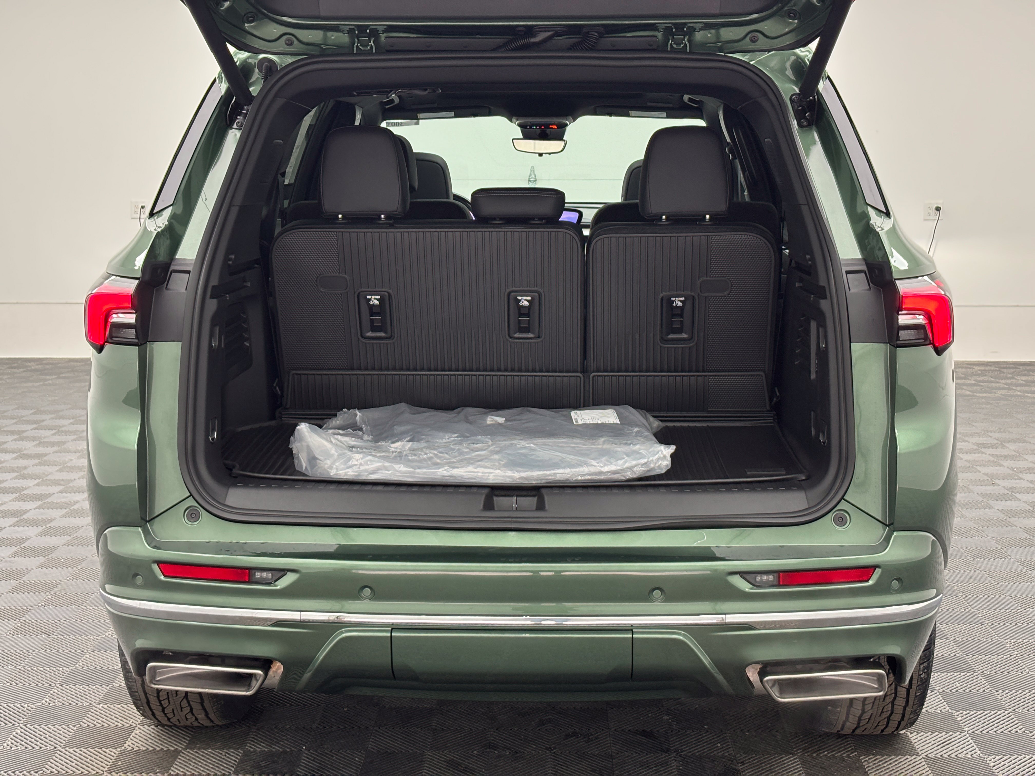 New 2027 Buick Enclave Avenir w/ LPO, Floor Liner Package AWD/4WD image 13