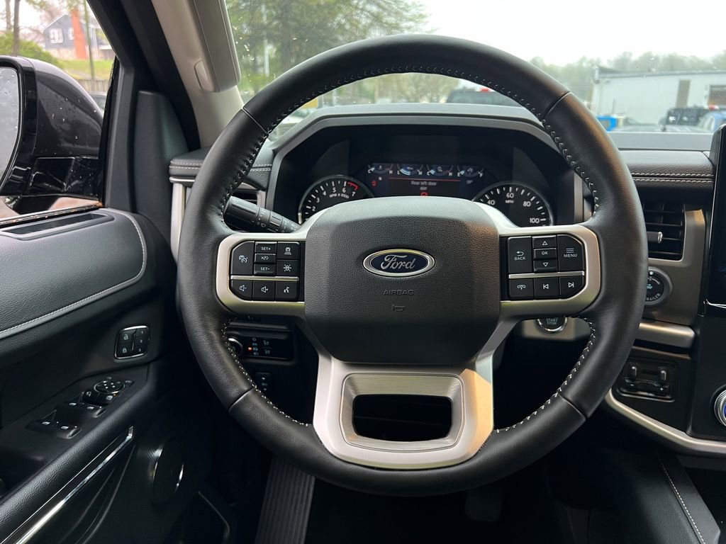Used 2024 Ford Expedition XLT image 28