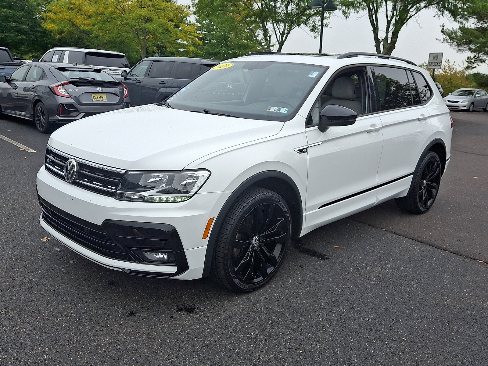 Used 2020 Volkswagen Tiguan SE R-Line AWD/4WD image 3