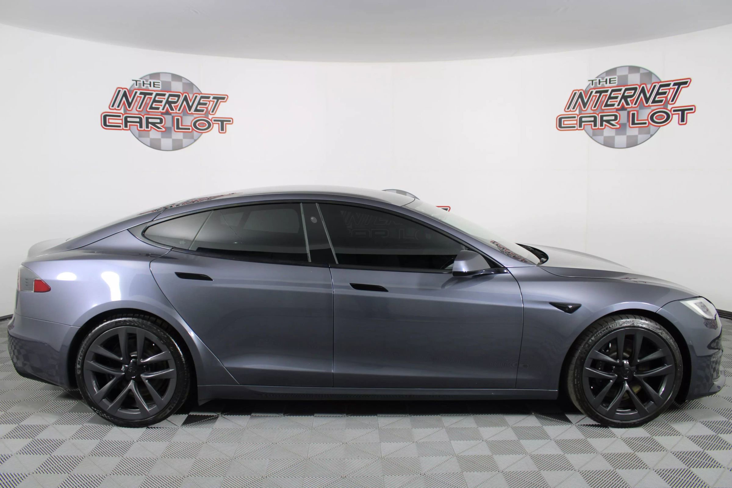 Used 2021 Tesla Model S Plaid image 8