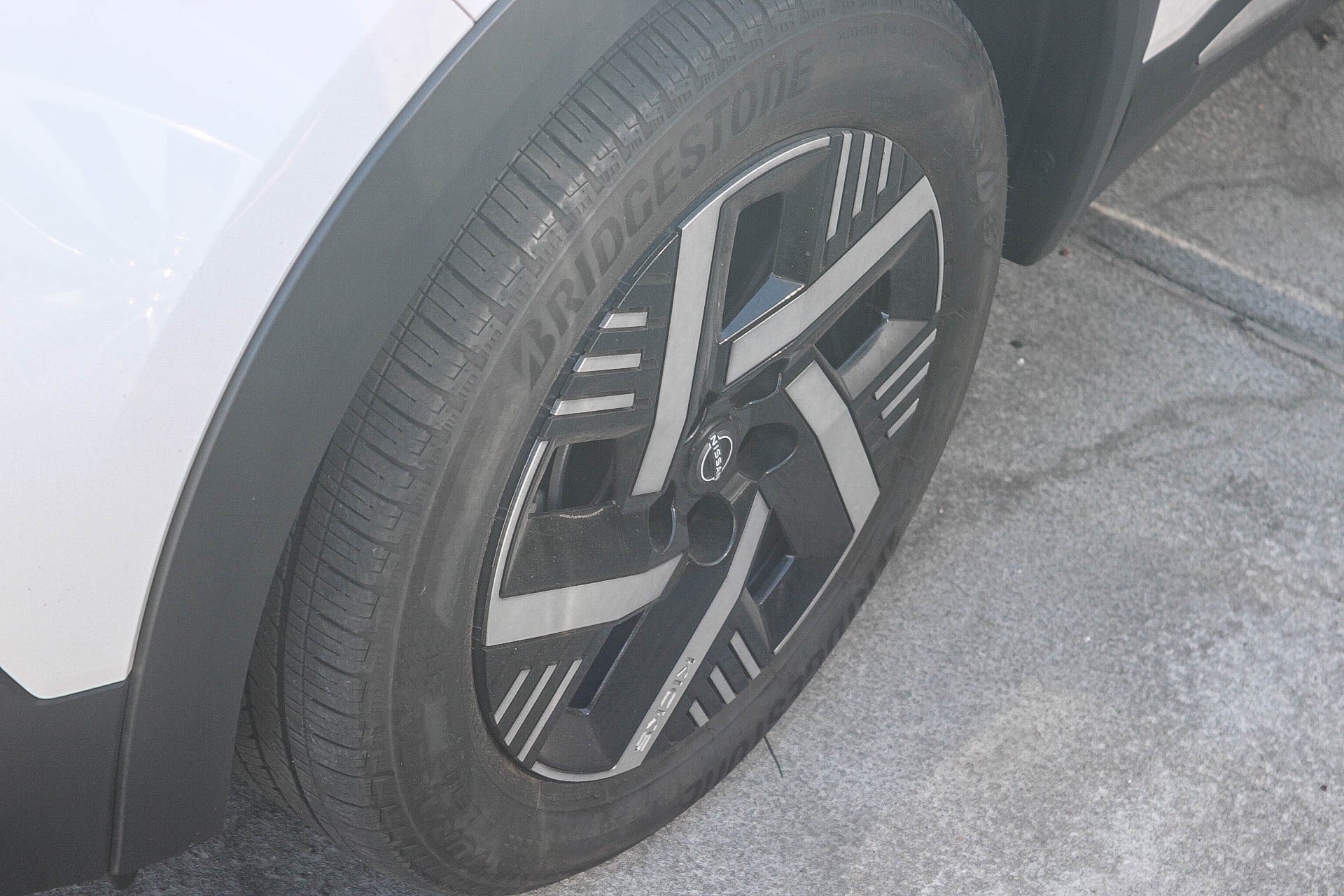 Used 2025 Nissan Kicks SV w/ Charging Package FWD image 8